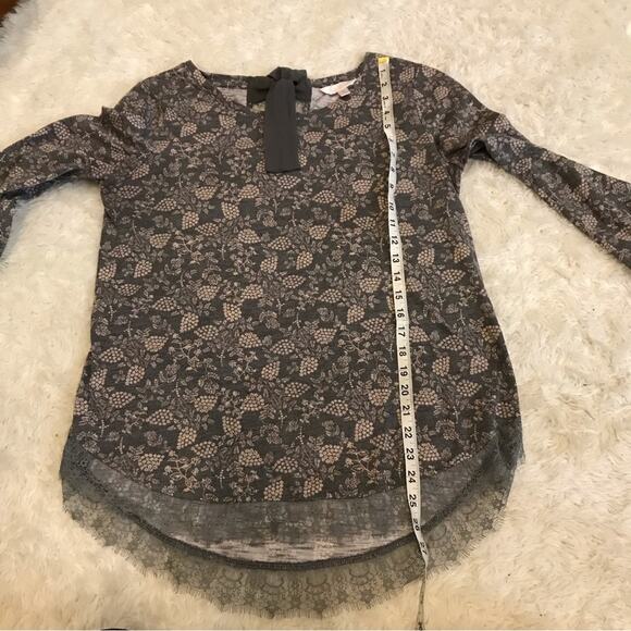 LC Lauren Conrad gray and pink lace trim tie neck top size medium - Picture 3 of 6